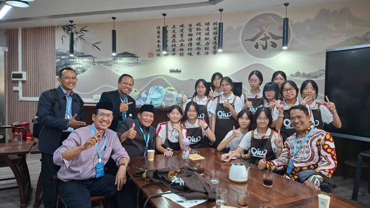 Robot Mengantar, AI Mengajar di Shunde Liang Qiuju Foshan