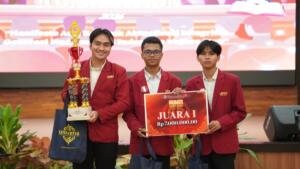 Bahas Hukuman Mati Koruptor, Tim FH UMM Juara I Debat Nasional
