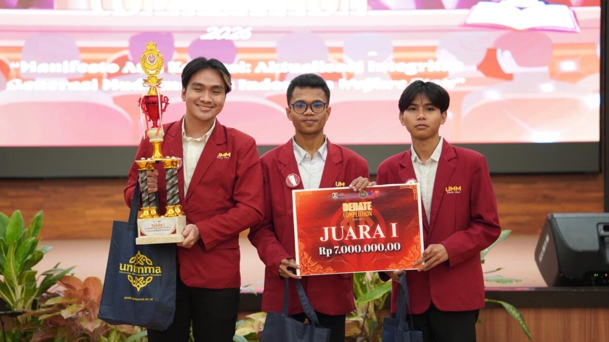 Bahas Hukuman Mati Koruptor, Tim FH UMM Juara I Debat Nasional