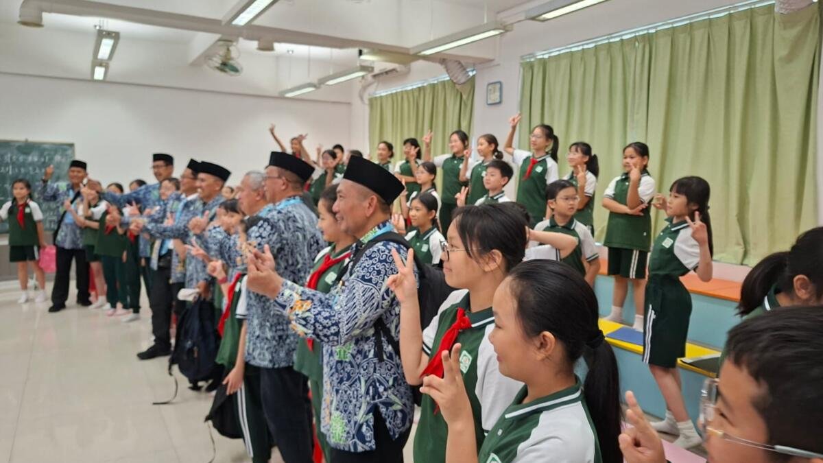 1.700 Siswa, 18 Etnis, dan Dua Salam di Pintu Shi Hui Min School Guangzhou