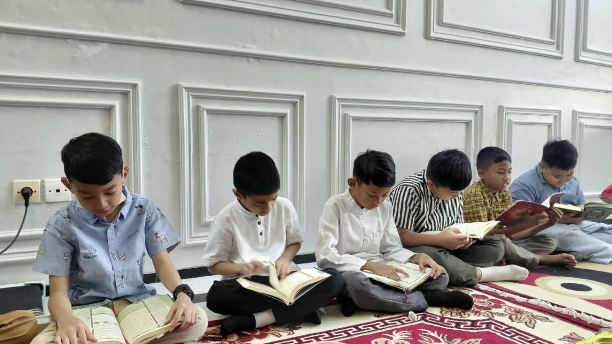 Hafidz/Hafidzah Day Mugeb Primary School, Belajar Al-Qur’an dan Karakter dari Rumah Teman