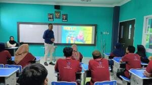 Bukan Sekadar Membersihkan, Tim Cleaning Service SD Mumtaz Dibekali Keterampilan Profesional