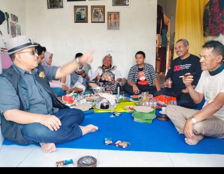 Rumah Ketua PRM Jalen Didatangi Seniman dan Budayawan Banyuwangi