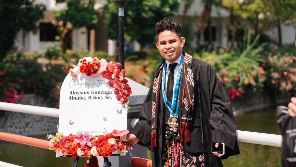 Aloysius Gonzaga Alnabe, Wisudawan Terbaik UMM yang Menemukan Indahnya Toleransi