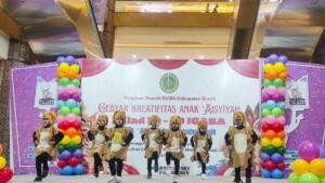 Sorot Mata Bangga Orang Tua, 7 siswa TK Aisyiyah 38 Driyorejo Tampil Percaya Diri dan Memukau di Atrium Gress Mall
