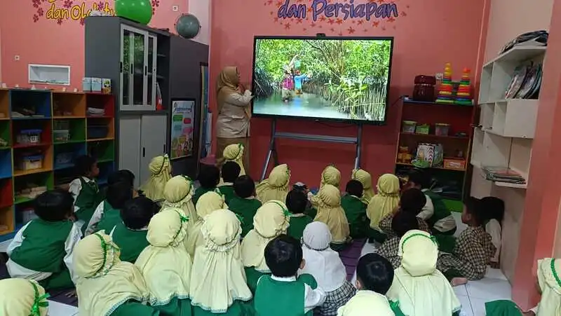 Kenalkan Mangrove, PAUD Aisyiyah II Ajak Anak Peduli Lingkungan Pesisir