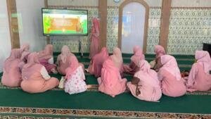 Guru PAUD ABA Percontohan Manfaatkan Waktu Pulang Sekolah untuk Belajar PID