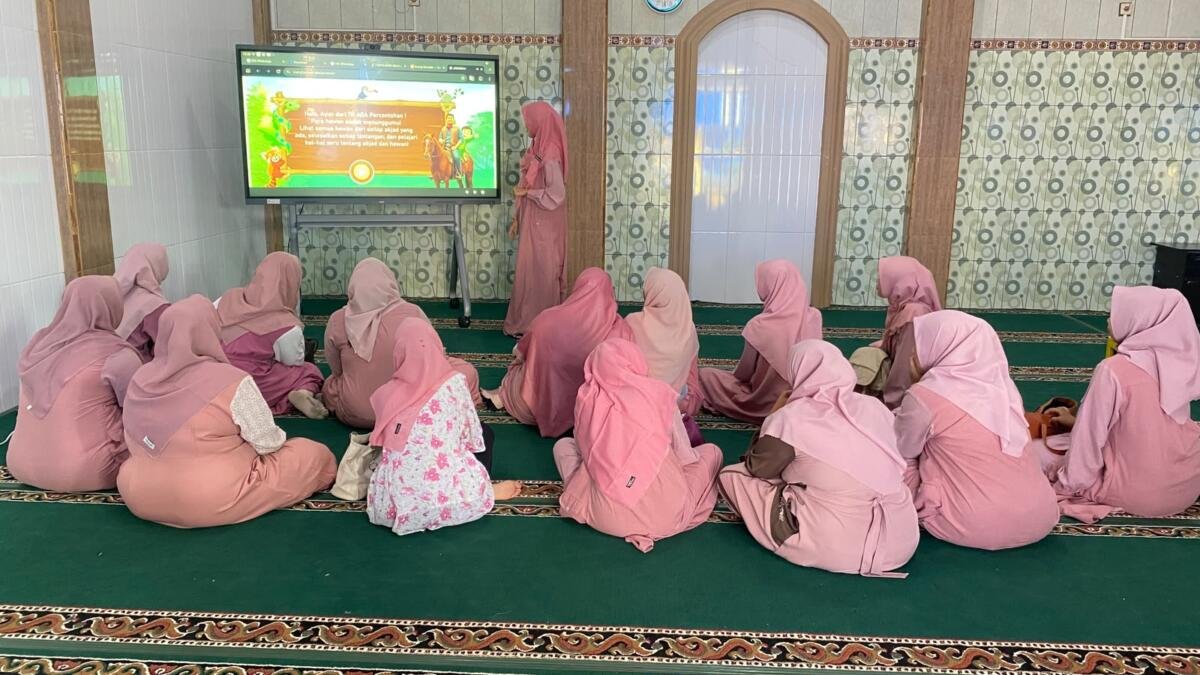 Guru PAUD ABA Percontohan Manfaatkan Waktu Pulang Sekolah untuk Belajar PID