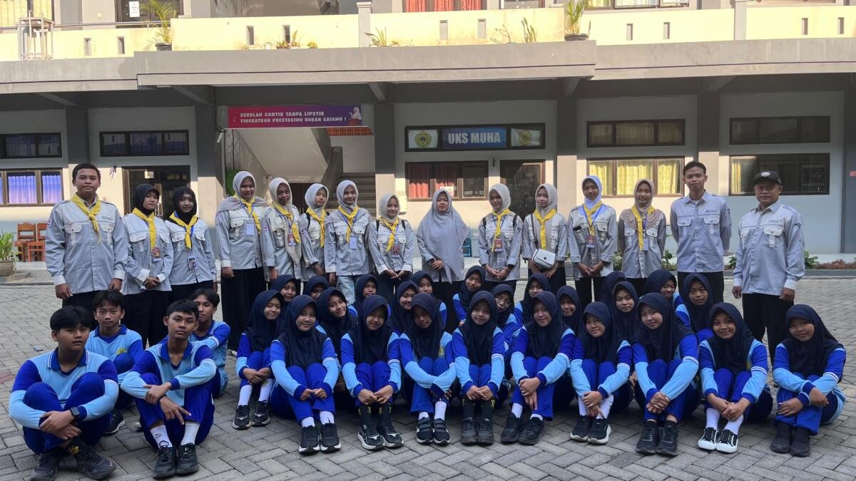 PMR Wira SMA Muha Genteng Kukuhkan Kader dengan Pemberian Asduk Kesehatan