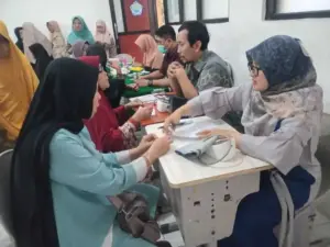 Tingkatkan Kualitas Hidup Lansia, Tim Pengabdi Nyai Walidah Gelar Lansia Berdaya