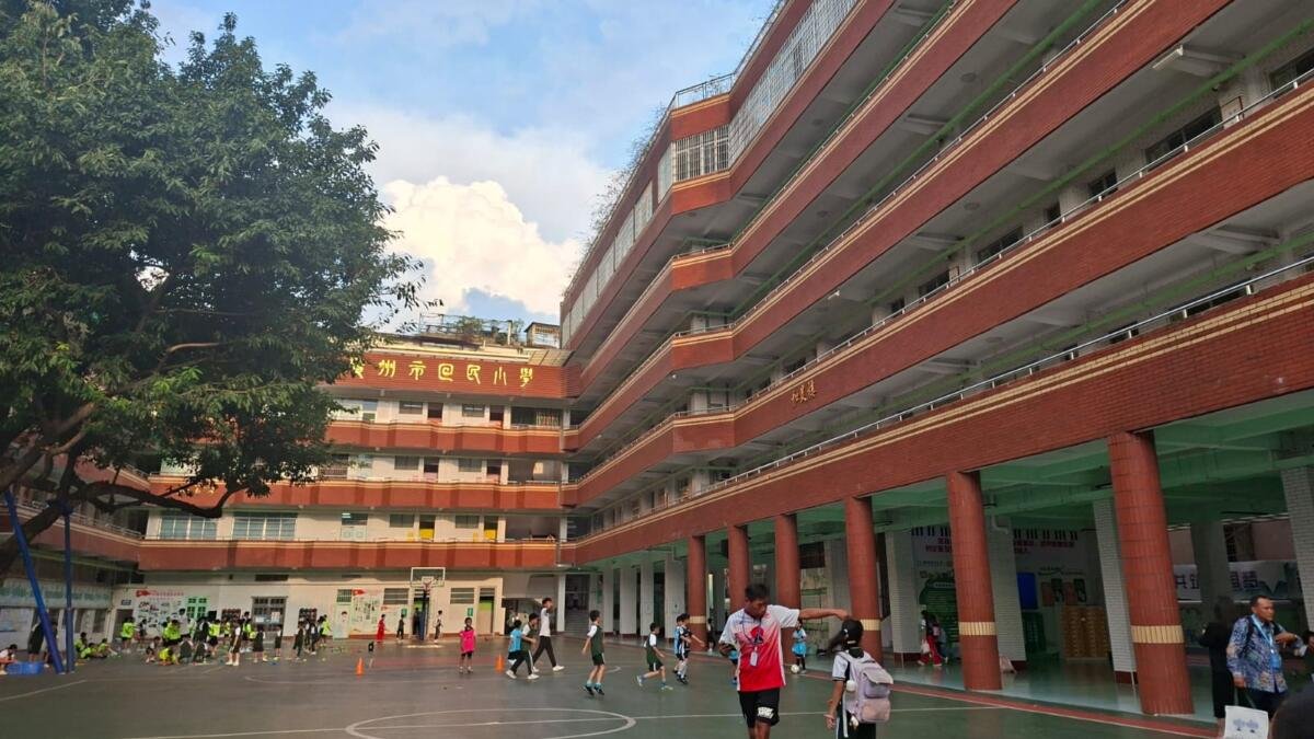 1.700 Siswa, 18 Etnis, dan Dua Salam di Pintu Shi Hui Min School Guangzhou