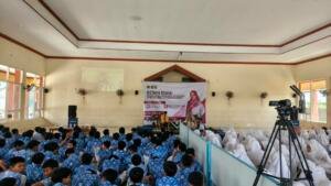 Bedah Buku Ibu, Tolong Jangan Menyerah, Santri Al Mizan Belajar Arti Perjuangan Seorang Ibu