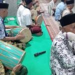 Tak Hiraukan Usia, Seniman Tua Tetap Semangat Tabuh Jidor di Dasawarsa ke-4 Al-Ishlah