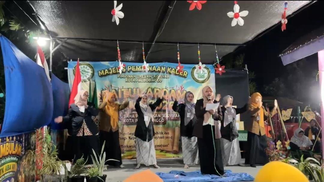 Lima Kelompok Tampilkan Teater, Kreativitas Guru PAUD Bersinar di Malam Baitul Arqam Camp