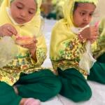 Ceria dan Kreativitas Siswa TK ABA XI Giri Menghias Donat di SD Muri