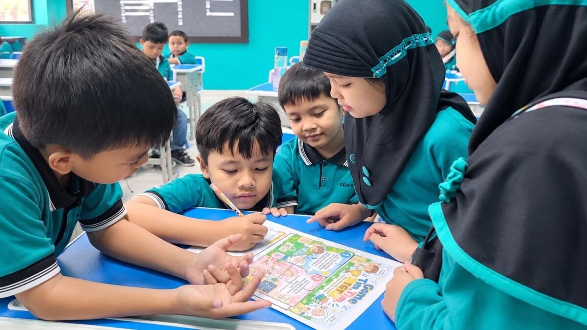 Serunya Belajar Matematika di SD Mumtaz dengan TGT, Bottle Flip hingga Misteri Potongan Puzzle
