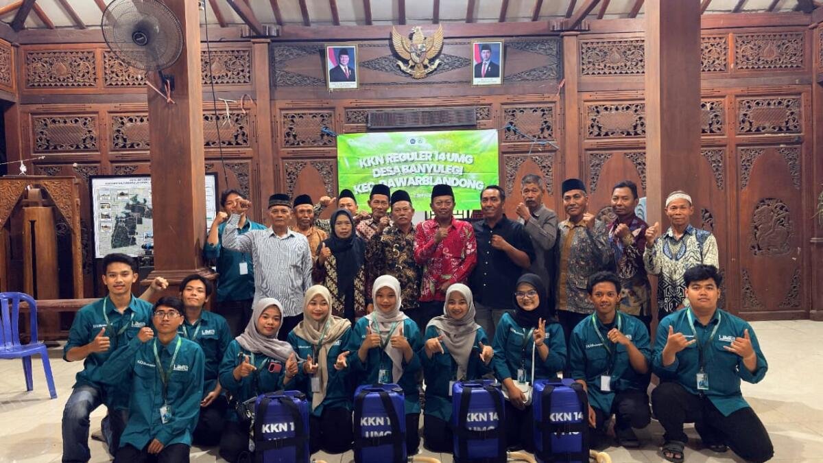 KKN UMG Ciptakan Alat Penebar Pupuk, Bantu Petani Banyulegi Lebih Efisien