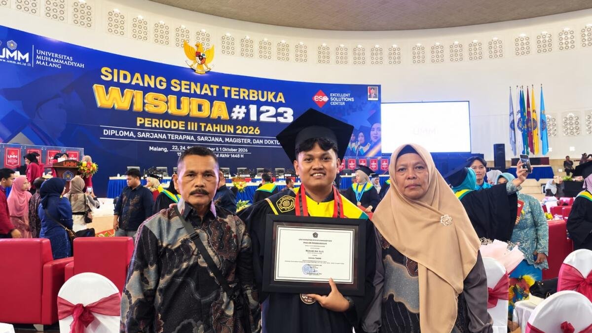 Dari Kangean ke Kampus Putih, Rizal Menaklukkan Jarak dan Lulus dengan IPK 3,96