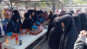 Wirus MA Al-Ishlah Raup Untung, Dagangan Ludes Diserbu Ribuan Penonton Marching Band