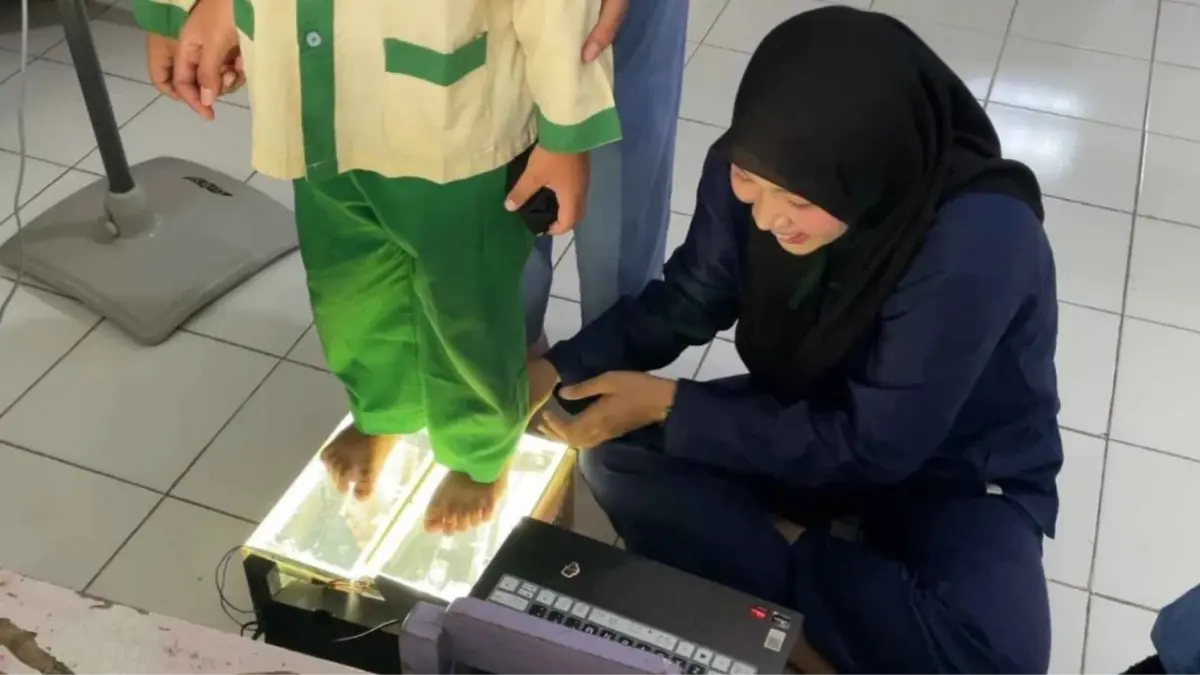 Mahasiswa Fisioterapi UMS Kembangkan Alat Skrining Lengkung Kaki Anak