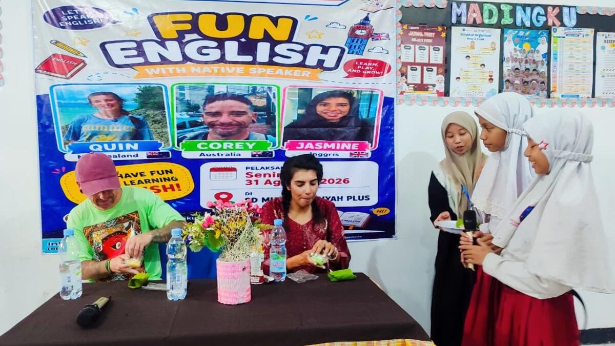 Fun English SD Muhammadiyah Plus Kota Mojokerto Ajak Siswa Belajar Bahasa Inggris bareng Native Speaker