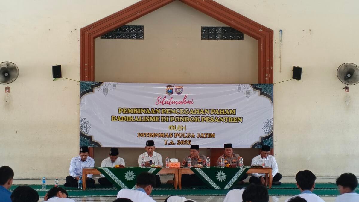 Cegah Radikalisme, Distbinmas Polda Jatim Beri Pembinaan Santri Al Mizan Lamongan 