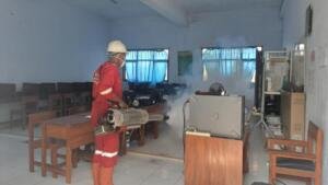 Langkah Preventif Melindungi Generasi Bangsa: Puskesmas Sananwetan Lakukan Pengasapan di SMP Muhammadiyah 1 Blitar