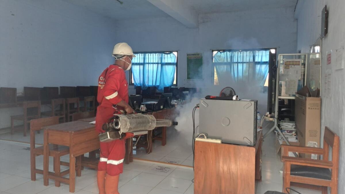 Langkah Preventif Melindungi Generasi Bangsa: Puskesmas Sananwetan Lakukan Pengasapan di SMP Muhammadiyah 1 Blitar