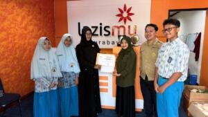 KLL SMP Muhammadiyah 15 Boarding School Surabaya Penyaluran Donasi Rp12 Juta untuk Korban Gempa NTT melalui Lazismu
