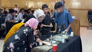 Benda Sehari-hari Bisa Jadi Sumber Mikroplastik, Siswa Kelas 6 SD Mudipat Belajar Bersama Ecoton