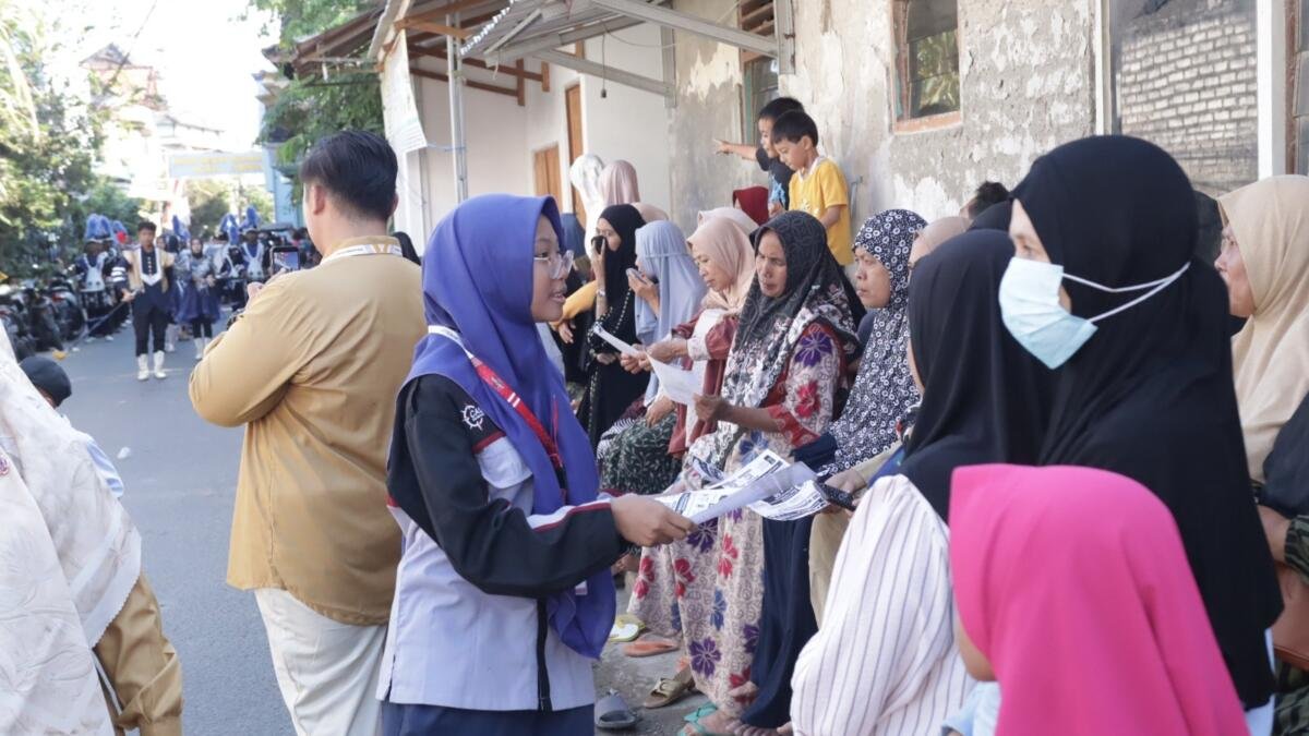 Meriahkan Karnaval, SMPMu Jipat Karangasem Sekaligus Sebar Brosur SPMB Tahun Ajaran 2027/2028