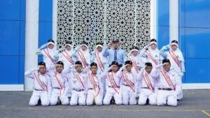 Dua Kali Latihan, Siswa Kelas 5 SD Muhammadiyah Manyar Sukses Jalankan Tugas sebagai Petugas Upacara