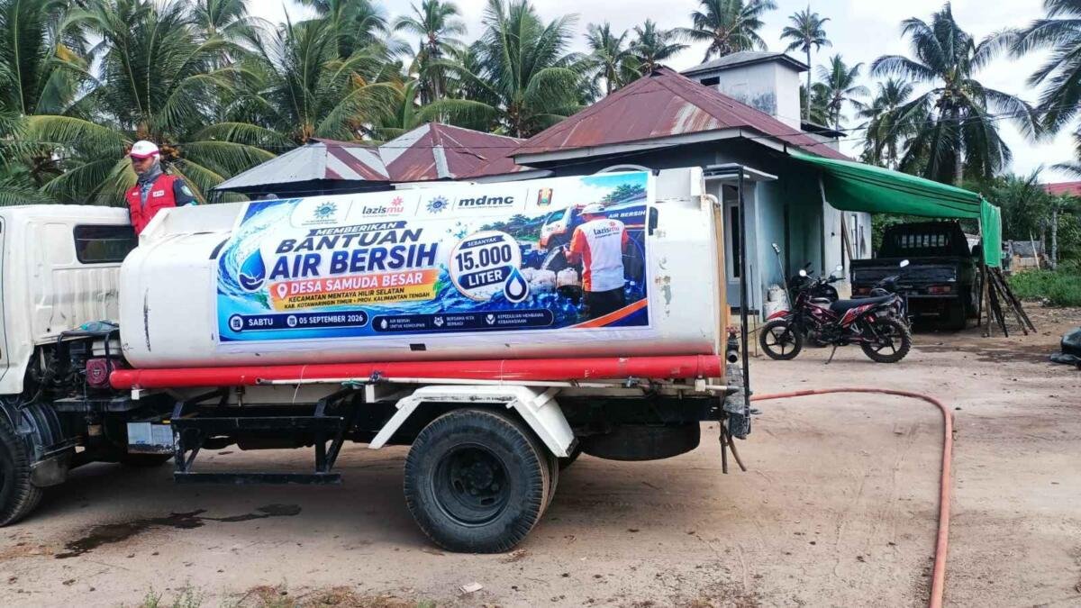 Lazismu dan MDMC Kotim Salurkan 15.000 Liter Air Bersih untuk Kekeringan di Samuda Besar