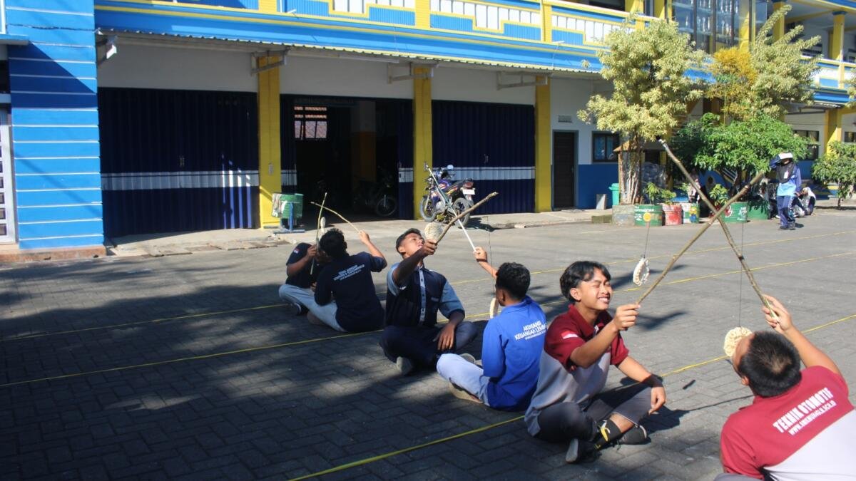 Lomba Pancing Kerupuk Meriahkan HUT ke-81 RI di Smufour Glenmore