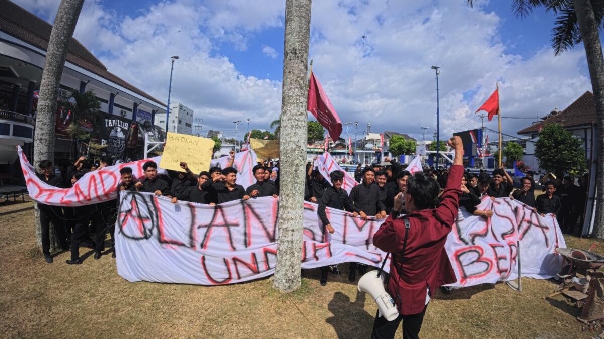 Mahasiswa Baru Unmuh Jember Diajak Belajar Berdemokrasi Lewat Simulasi Demo
