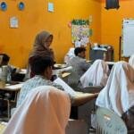 Mahasiswa PLP Umsura Ikut Awasi ASTS SMA Muhammadiyah 7 Surabaya