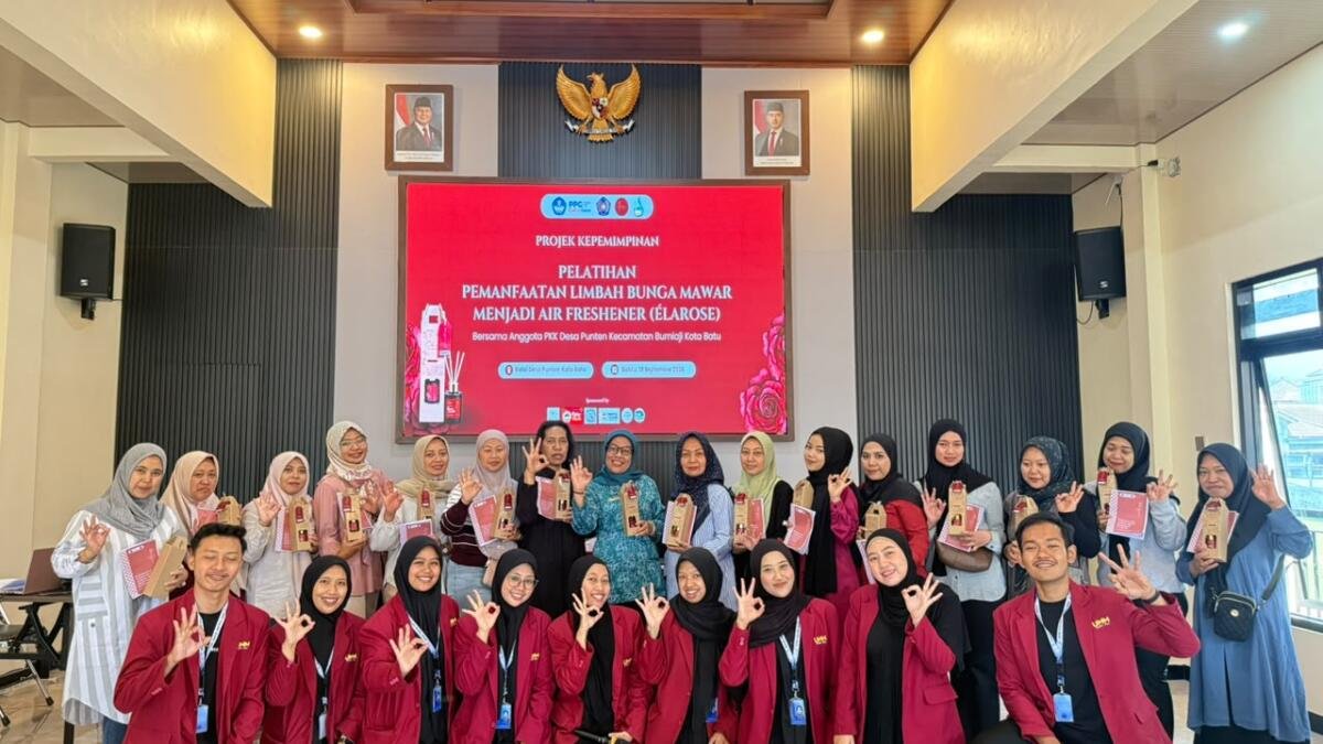 Mahasiswa PPG UMM Olah Limbah Bunga Mawar Menjadi Air Freshener Élarose