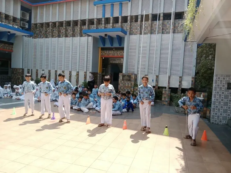 Melestarikan Budaya Melalui Permainan Tradisional Egrang Batok Kelapa