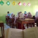 Membaca Sebelum Belajar, Siswa Kelas 4 Mimulia Gempolpading Tumbuhkan Kecintaan pada Buku