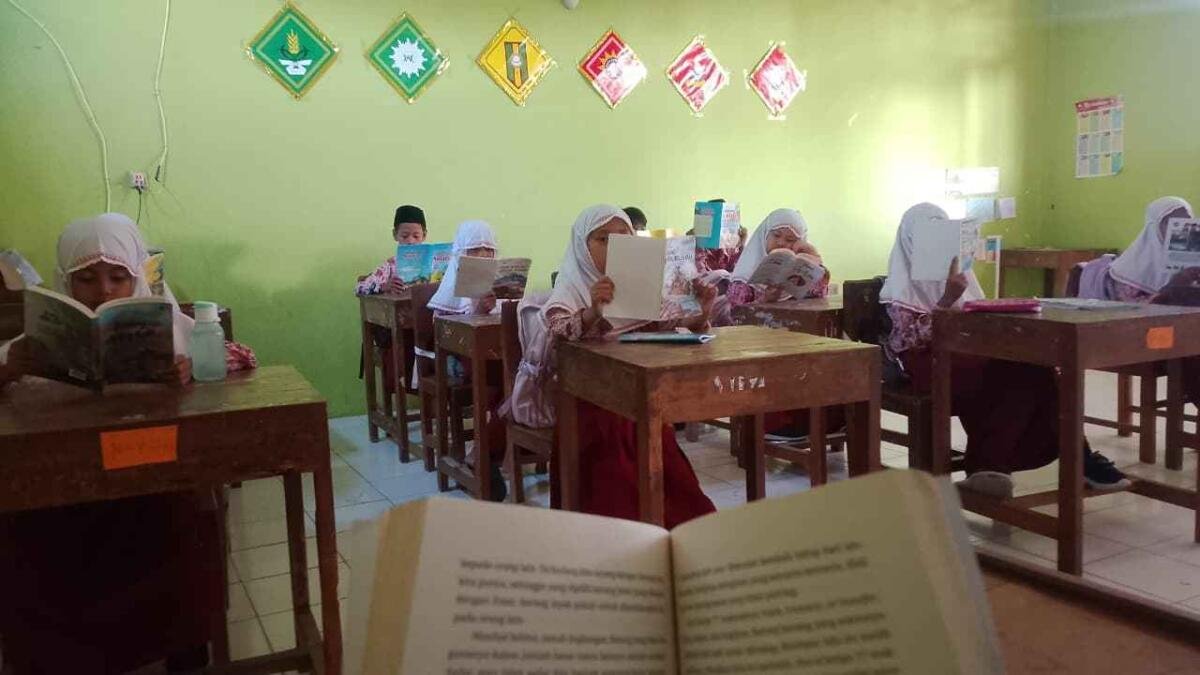 Membaca Sebelum Belajar, Siswa Kelas 4 Mimulia Gempolpading Tumbuhkan Kecintaan pada Buku