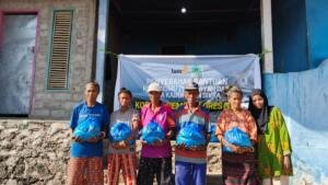 Menembus Medan Sulit, Aisyiyah Sikka Salurkan Bantuan hingga Pulau Palue