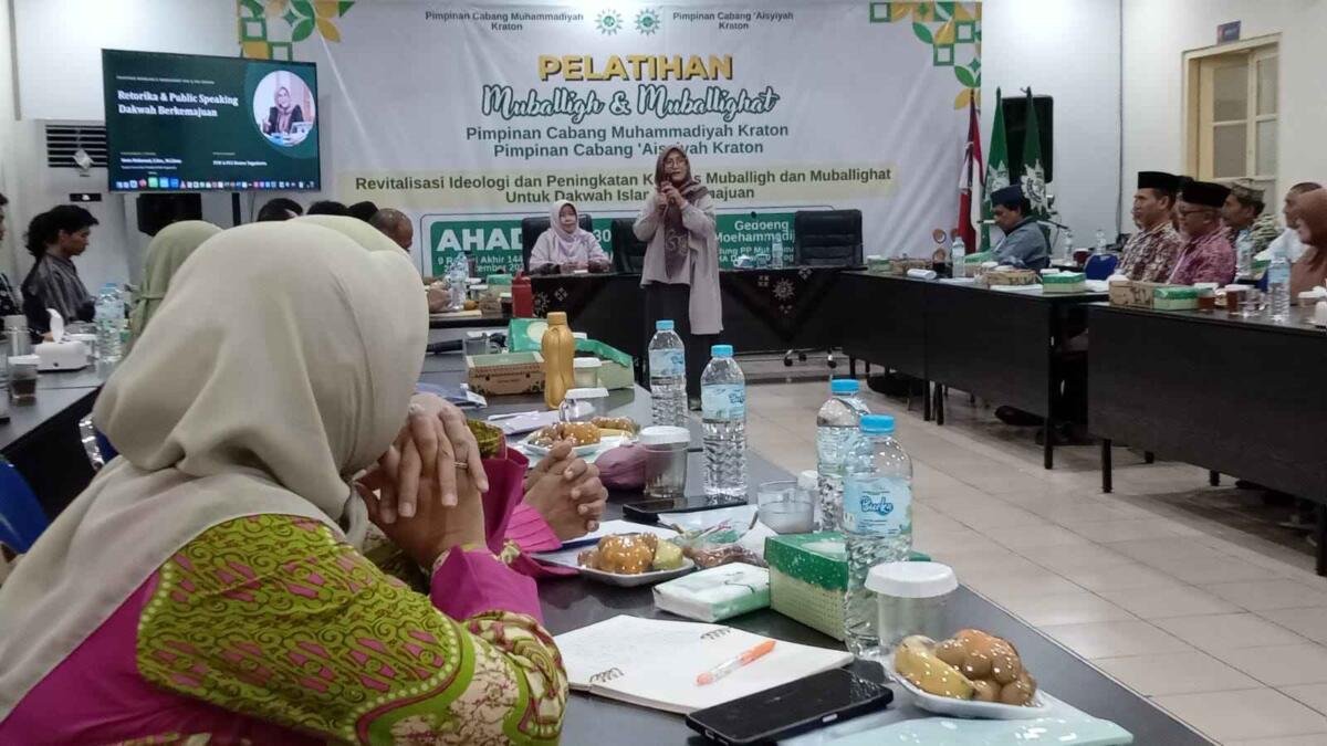 Menilik Penguatan Ideologi dan Kompetensi Muballigh/Muballighat PCM-PCA Kraton