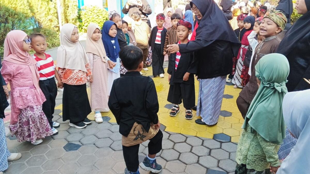 PAUD Aisyiyah I Probolinggo Kenalkan Budaya Lokal lewat Busana dan Permainan Tradisional