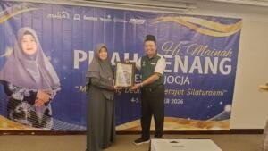 PCM Tulangan Apresiasi 33 Tahun Pengabdian Dra. Hj. Mainah di SMP Mulia Tulangan
