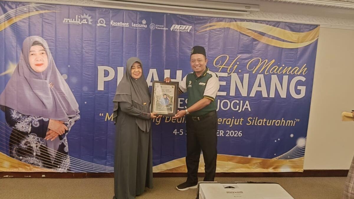 PCM Tulangan Apresiasi 33 Tahun Pengabdian Dra. Hj. Mainah di SMP Mulia Tulangan