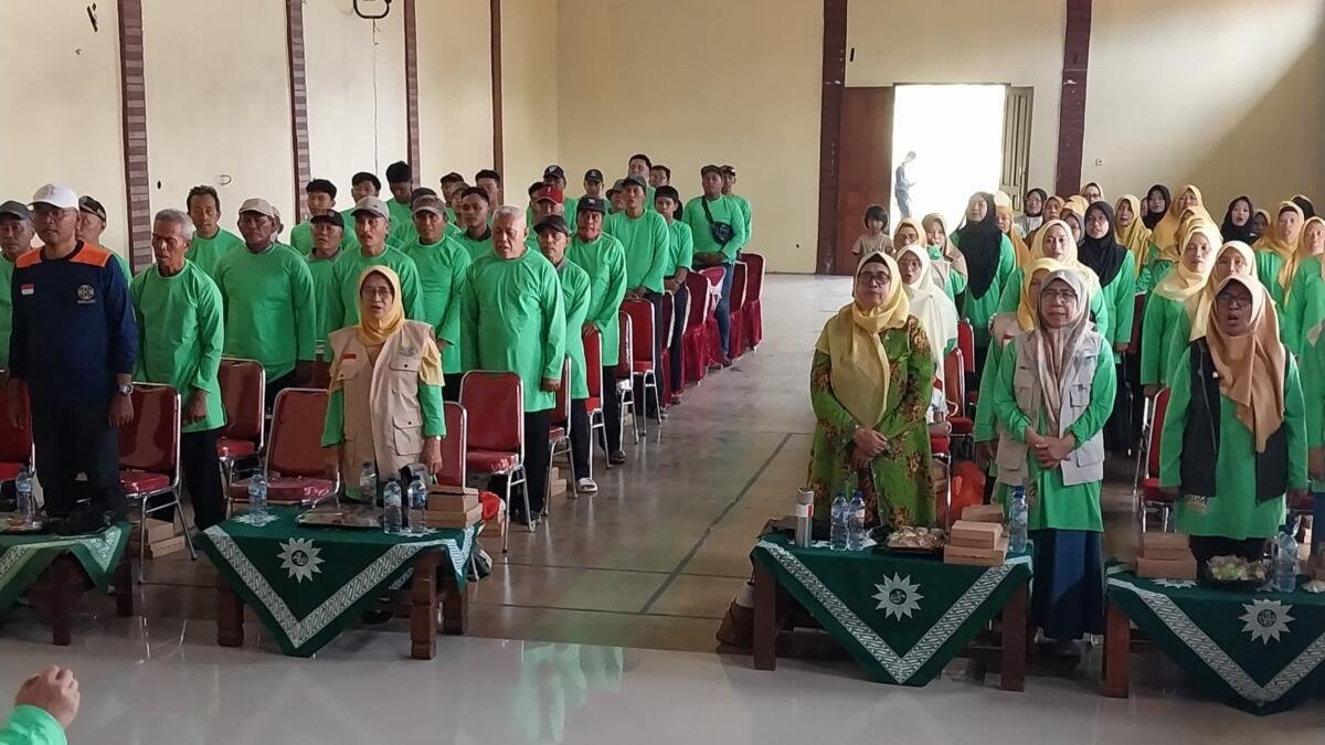 Program Pelita Aisyiyah Lindungi Pesisir, Seribu Bibit Cemara Laut Ditanam di Lumajang