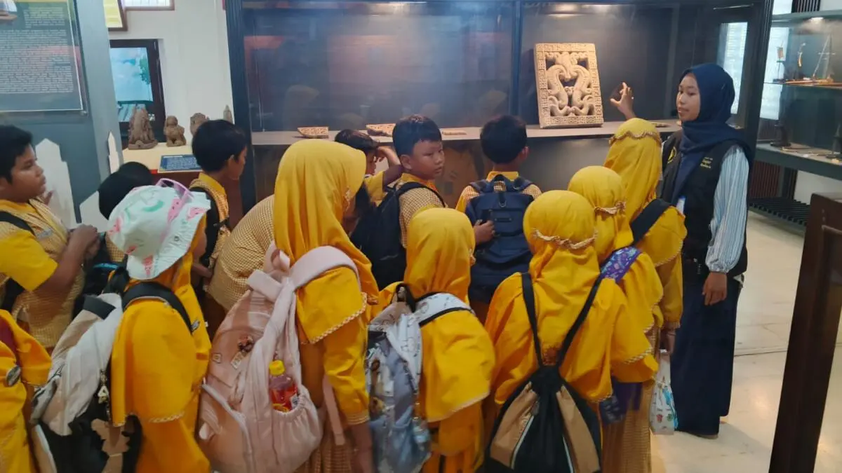 Kenalkan Sejarah Sejak Dini, Ratusan Siswa SD Muhammadiyah 22 Surabaya Ikuti Outdoor Learning ke Museum Mojopahit Trowulan