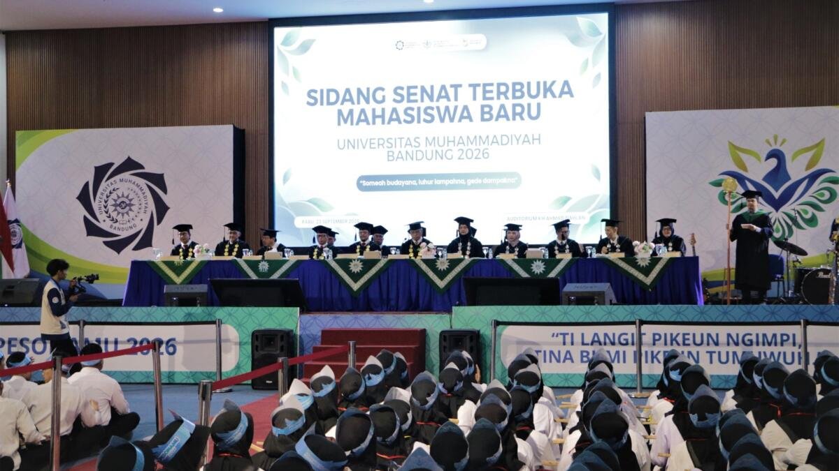 Ribuan Mahasiswa Baru UM Bandung Resmi Dikukuhkan, Rektor Dorong Jadi Teknopreneur Islami