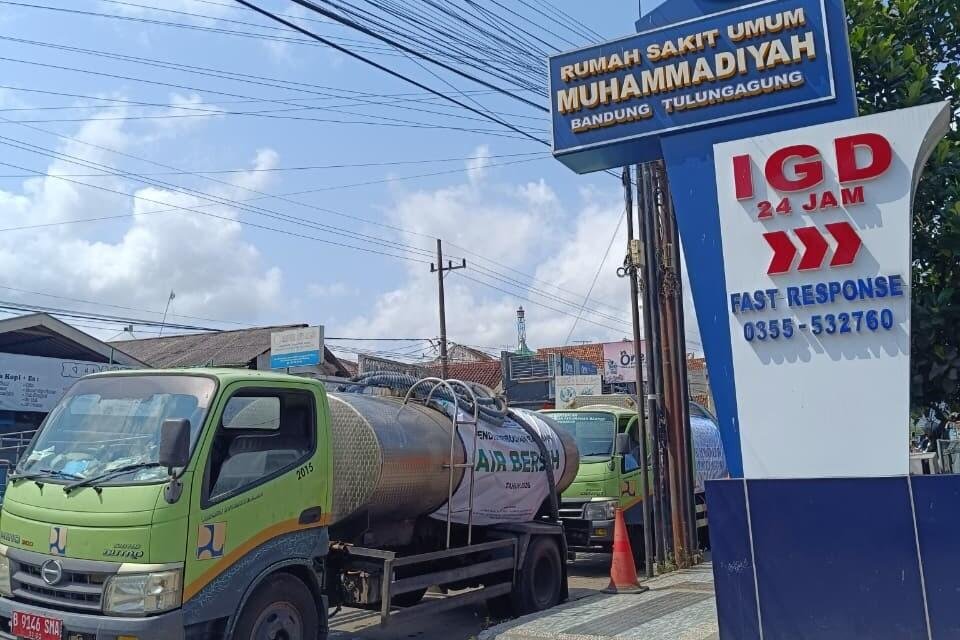 RSU Muhammadiyah Bandung Tulungagung Salurkan 18.000 Liter Air Bersih