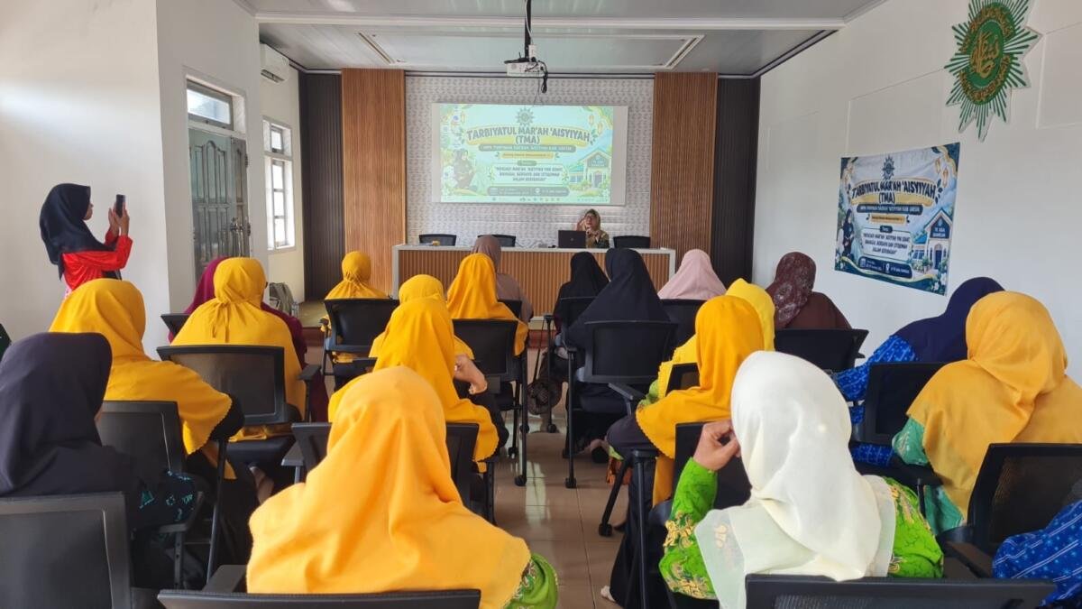 Sambil Menyelam Minum Air, PDA Gresik Perkuat Gerakan Aisyiyah di Kepulauan Bawean